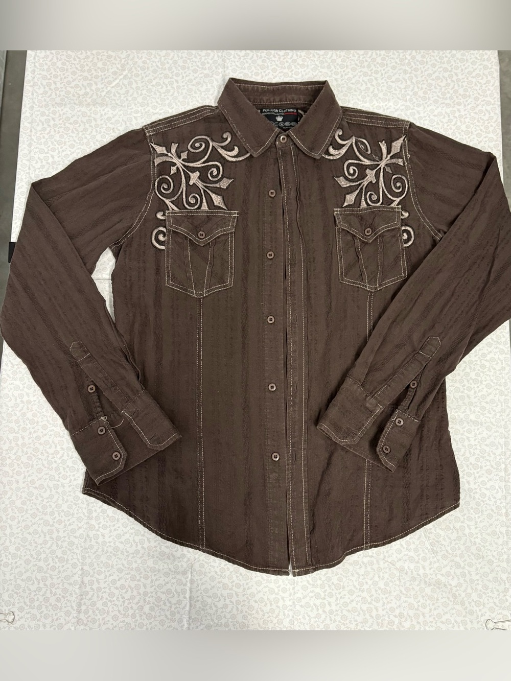 VTG Y2K Pop Icon Clothing Buckle Men’s Brown Embroidered Long Sleeve Button-Up